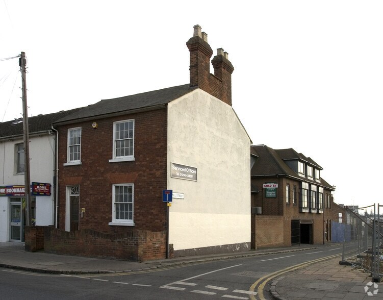 159 Cambridge St, Aylesbury for rent - Building Photo - Image 3 of 6