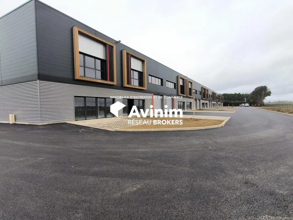 Location Entrepôt 173 m² à 9 517 m² - Photo 1