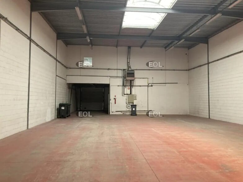 Light Industrial in Villejuif to rent - Building Photo - Image 2 of 8