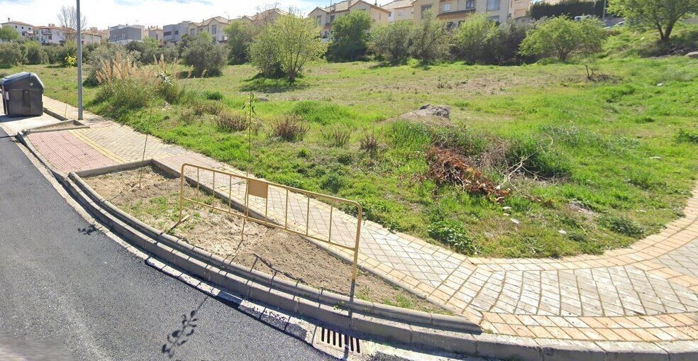 Calle Mercedes Salinas, Jun, Granada for sale - Building Photo - Image 2 of 8