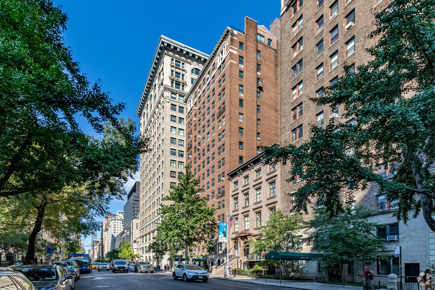 51 Fifth Ave, New York, NY for sale - Building Photo - Image 2 of 5