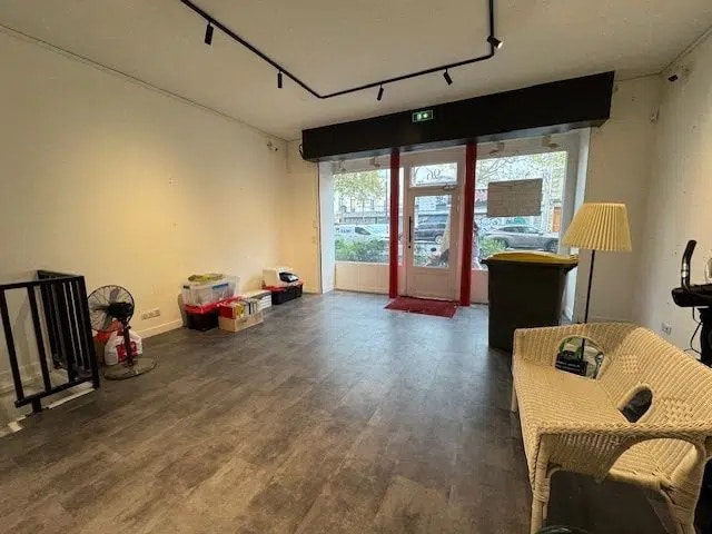 Location Commerce 56 m² - Photo 1
