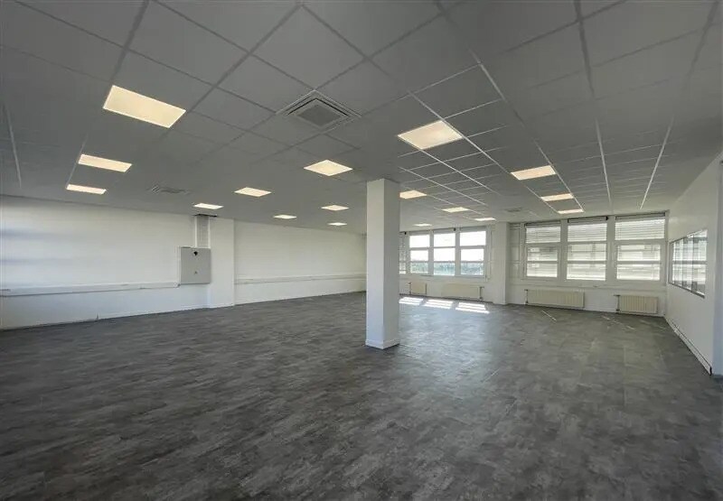 Office in Goussainville to rent Interior Photo- Image 1 of 10