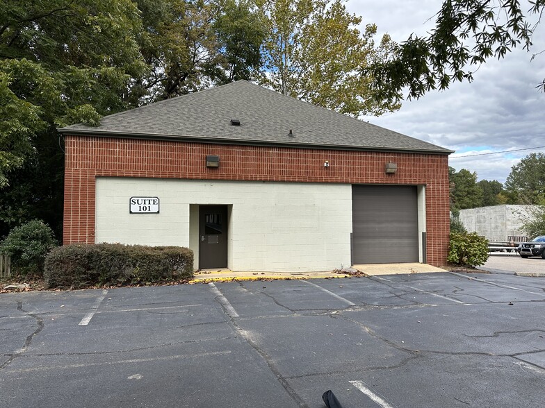 223 E Chatham St, Cary, NC for rent - Building Photo - Image 1 of 5