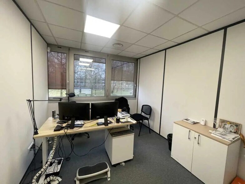 Office in Bruges to rent - Interior Photo - Image 2 of 4