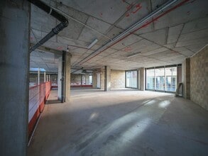 Old Oak Common Ln, London to rent Interior Photo- Image 2 of 8