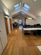 Pooley Dr, London to rent Interior Photo- Image 2 of 6