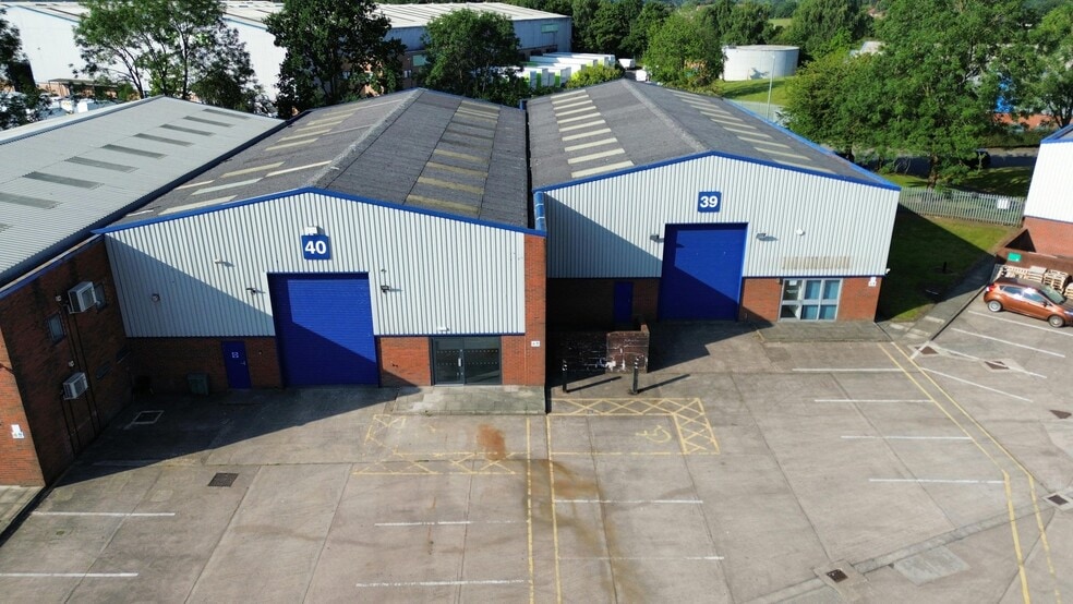 Touchet Hall Rd, Manchester to rent - Building Photo - Image 3 of 8