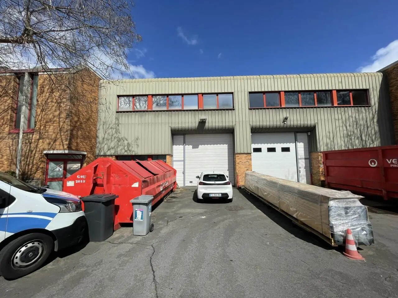 Light Industrial in Le Blanc-Mesnil to rent Building Photo- Image 1 of 2