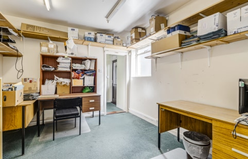 102 Albert Rd, Southsea for sale - Interior Photo - Image 3 of 8