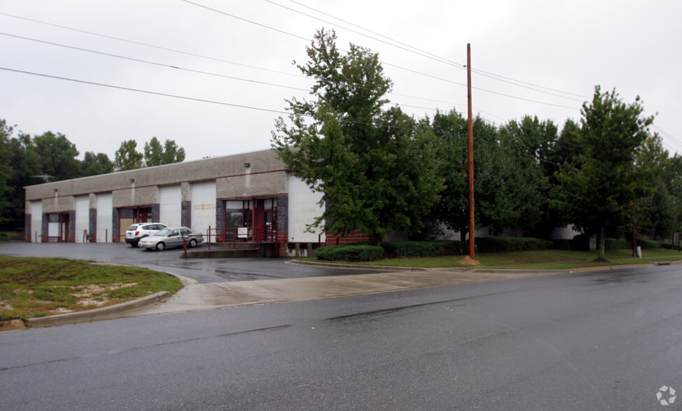 2950-2972 Kaverton Rd, Forestville, MD for rent - Building Photo - Image 1 of 7