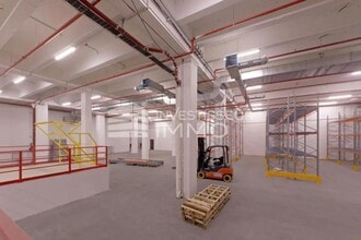 Light Industrial in Paris to rent Interior Photo- Image 2 of 6