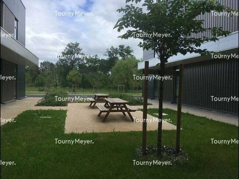 Light Industrial in Mérignac to rent - Building Photo - Image 2 of 6