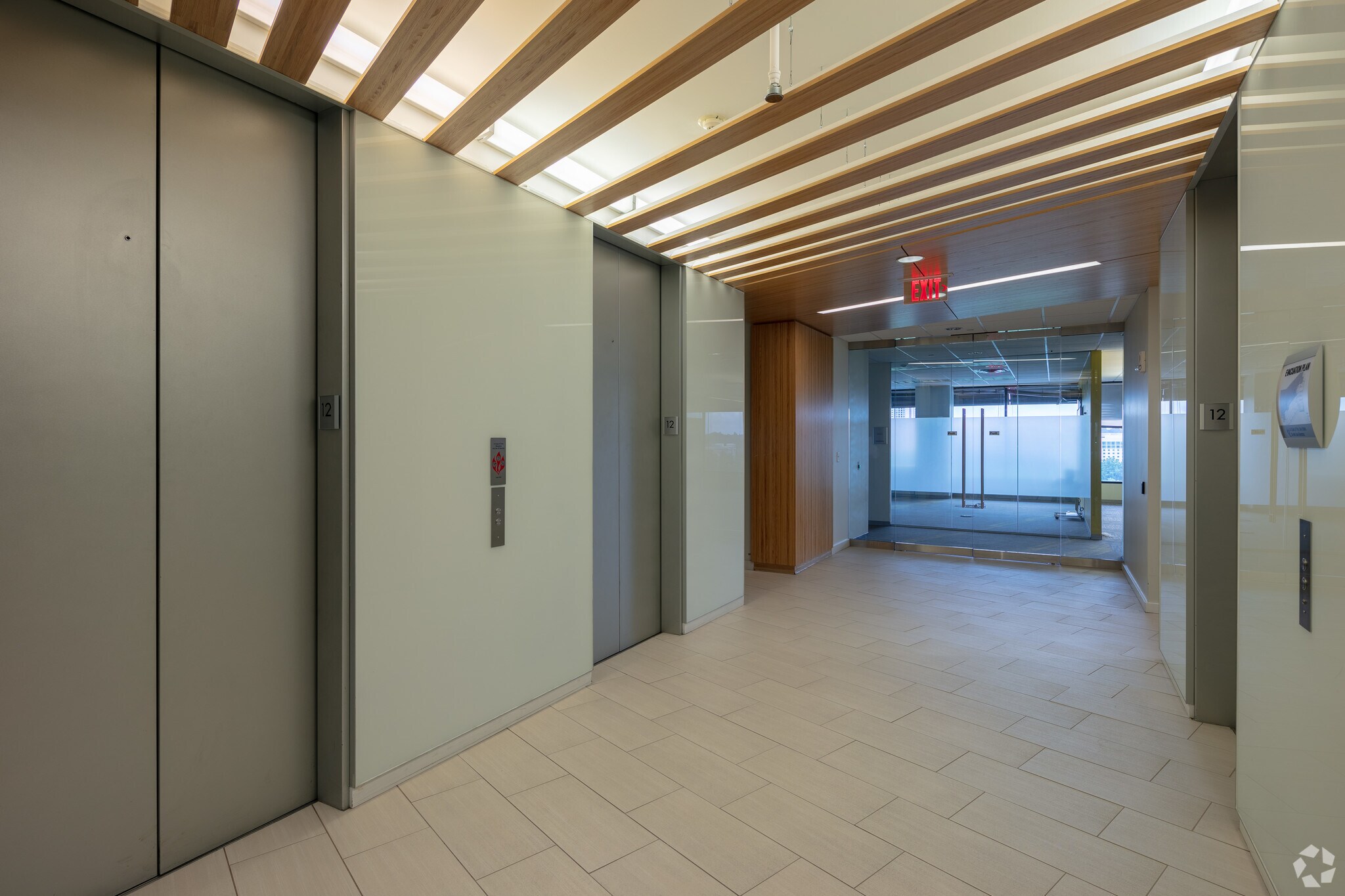 1 Ravinia Dr, Atlanta, GA to rent Interior Photo- Image 1 of 7