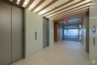 1 Ravinia Dr, Atlanta, GA to rent Interior Photo- Image 1 of 7