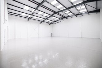 Bilton Rd, Greenford to rent Interior Photo- Image 2 of 2