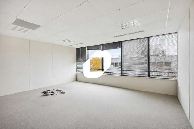 Office in Massy to rent - Building Photo - Image 3 of 17