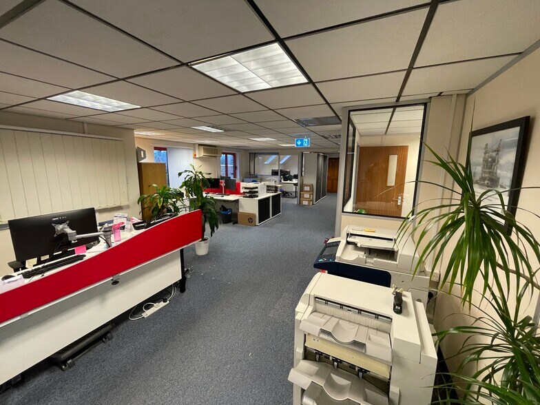 1-7 Commercial Rd, Paddock Wood to rent - Building Photo - Image 3 of 8