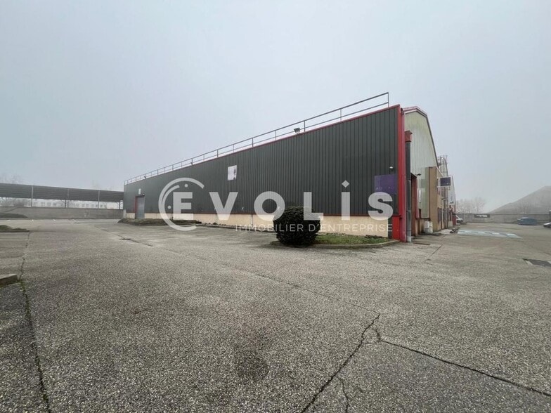 Light Industrial in Vénissieux to rent - Building Photo - Image 2 of 9