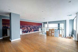 128 Hoxton St, London to rent Interior Photo- Image 2 of 11