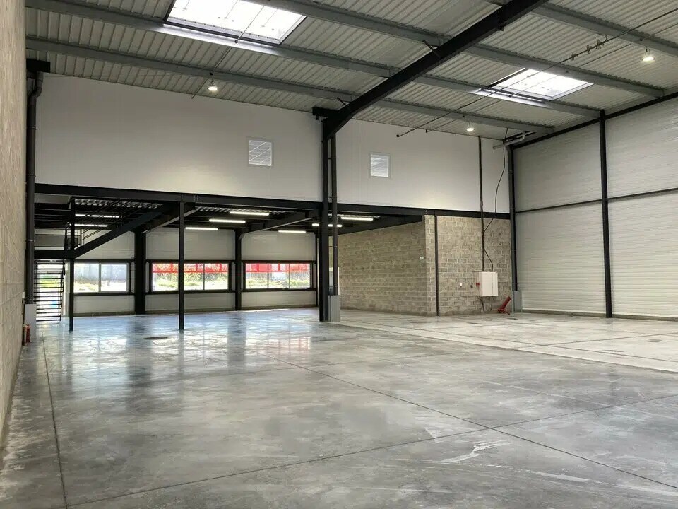 Light Industrial in Carquefou to rent Building Photo- Image 1 of 8