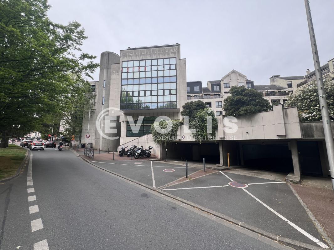 Office in Nogent Sur Marne to rent Building Photo- Image 1 of 19