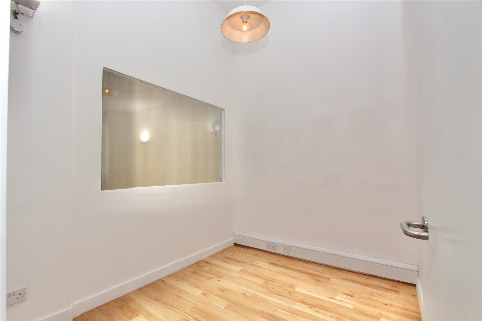 Carysfort Rd, London to rent Interior Photo- Image 1 of 7