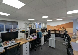 The Green, Elstead to rent Interior Photo- Image 1 of 3