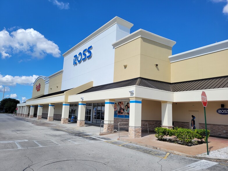 3205-3235 S John Young Pky, Kissimmee, FL for rent - Building Photo - Image 3 of 5