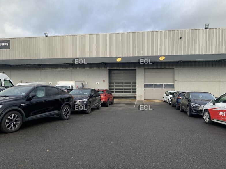 Light Industrial in Cergy to rent - Building Photo - Image 2 of 11