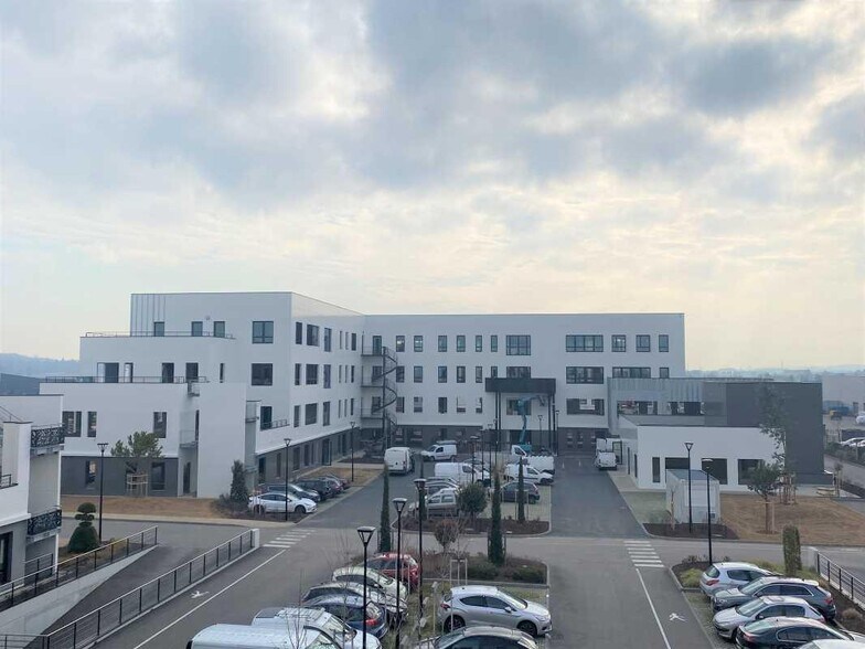 Office in Genas to rent - Building Photo - Image 3 of 13