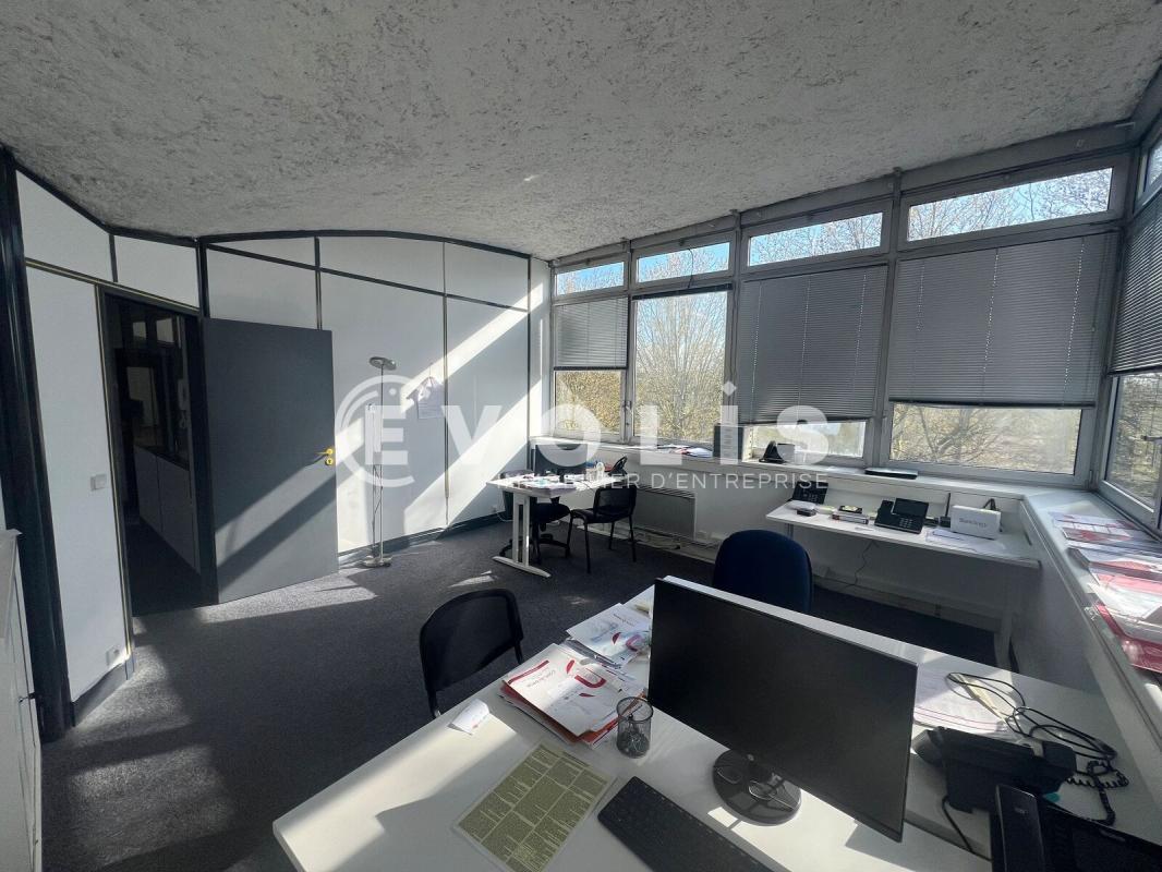 Office in Sucy-en-Brie to rent Interior Photo- Image 1 of 7