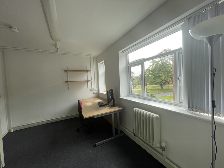 Crewe Green Rd, Crewe for rent - Interior Photo - Image 2 of 3