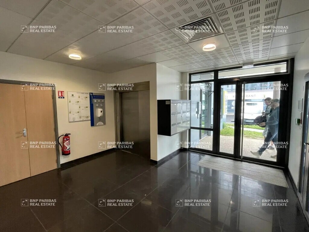Location Bureaux 145 m² - Photo 1