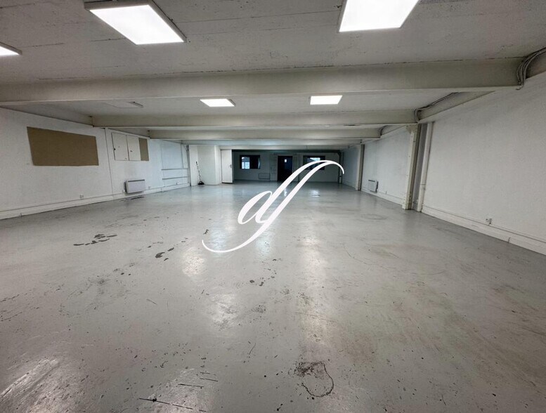 Industrial in Gentilly for sale - Interior Photo - Image 3 of 7
