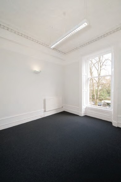 2 Queens Gdns, Aberdeen to rent - Interior Photo - Image 2 of 12