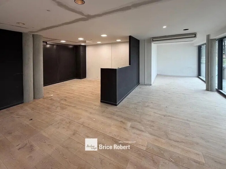 6 Rue Du Collovrier, Écully to rent - Interior Photo - Image 2 of 4