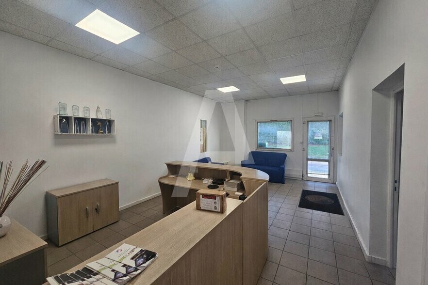5 Avenue Pavlov, Trappes for sale - Interior Photo - Image 1 of 5