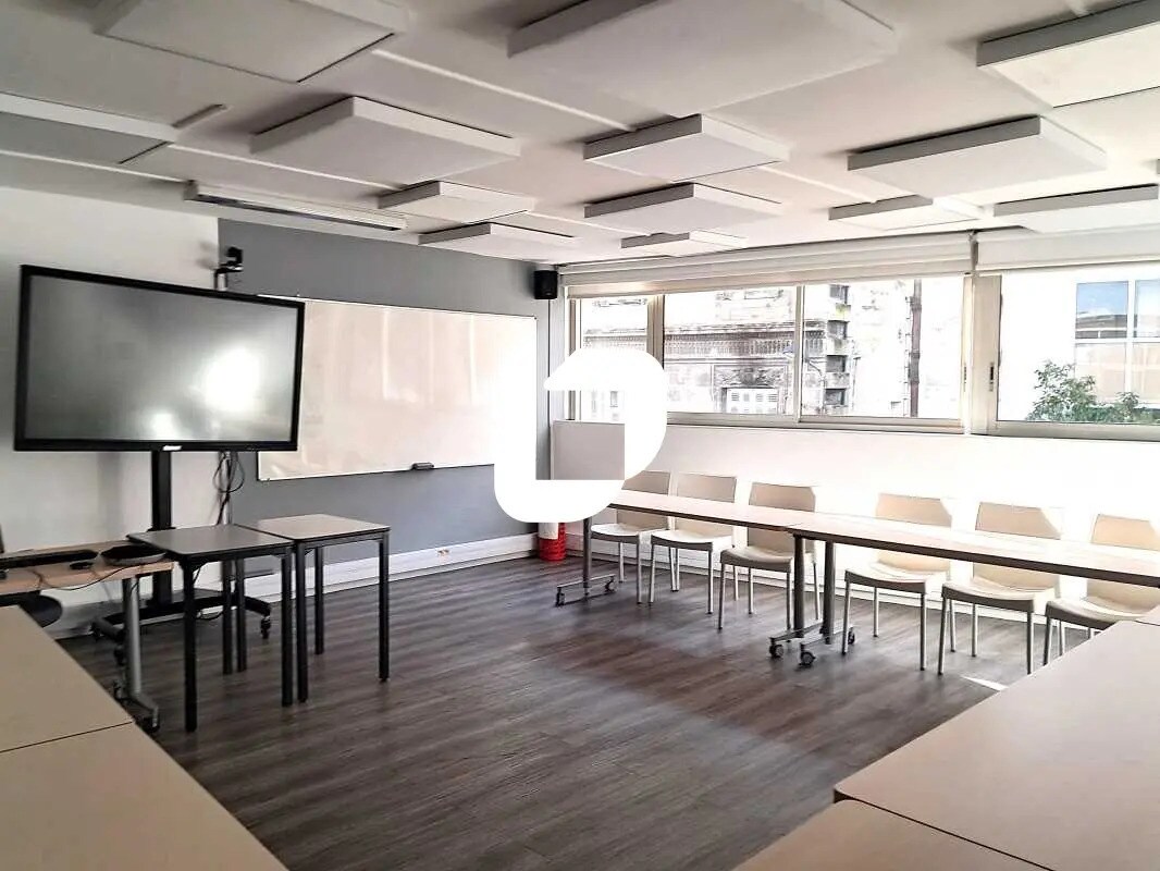 Office in Bordeaux for sale Interior Photo- Image 1 of 6