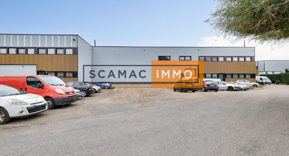 Industrial in Villeneuve-la-Garenne to rent - Building Photo - Image 1 of 5