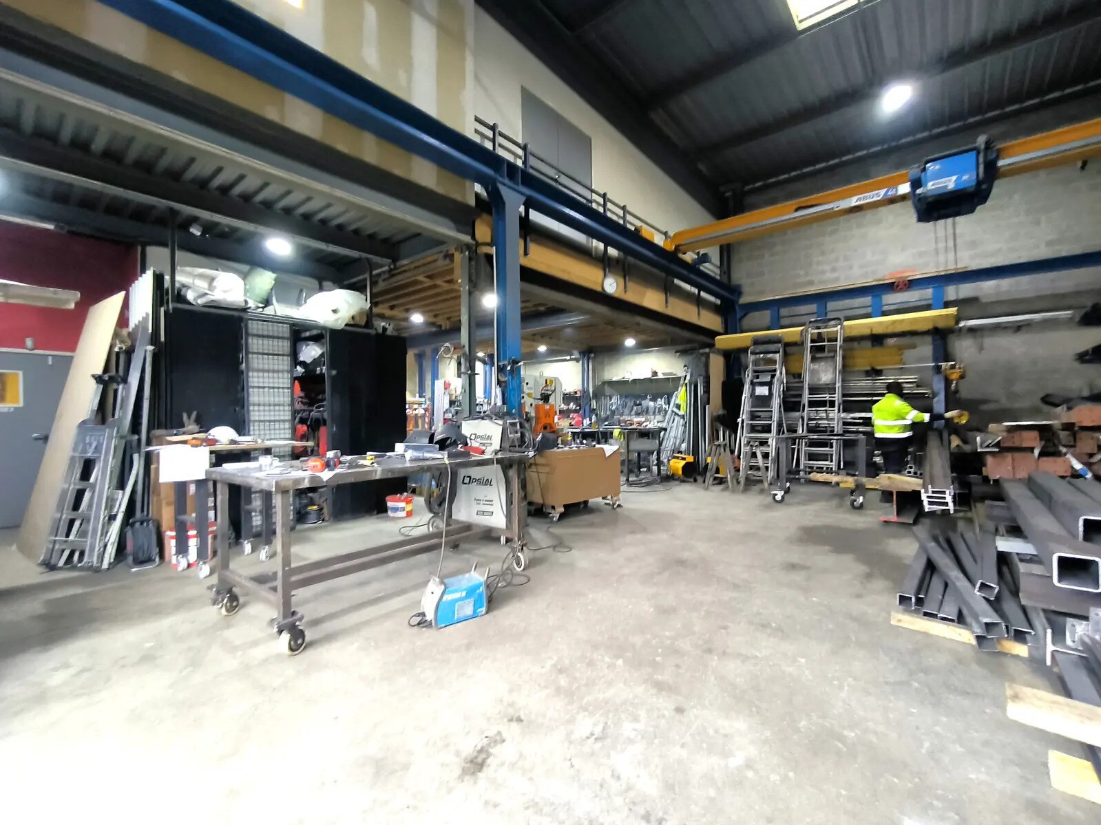 Light Industrial in SAINT-OUEN-L'AUMONE for sale Interior Photo- Image 1 of 7