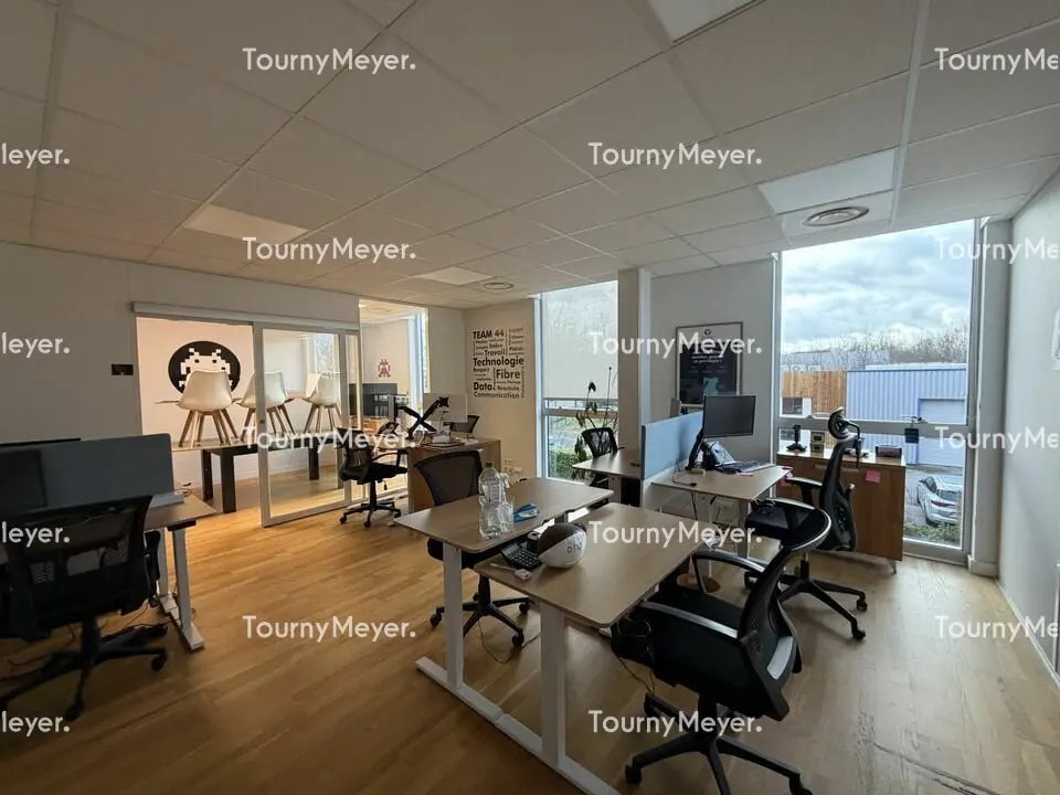 Location Bureaux 117 m² - Photo 1