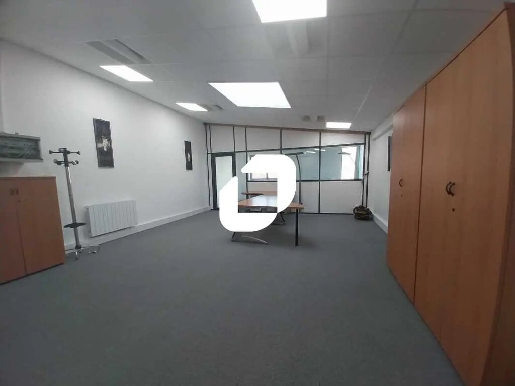Location Bureaux 55 m² - Photo 1