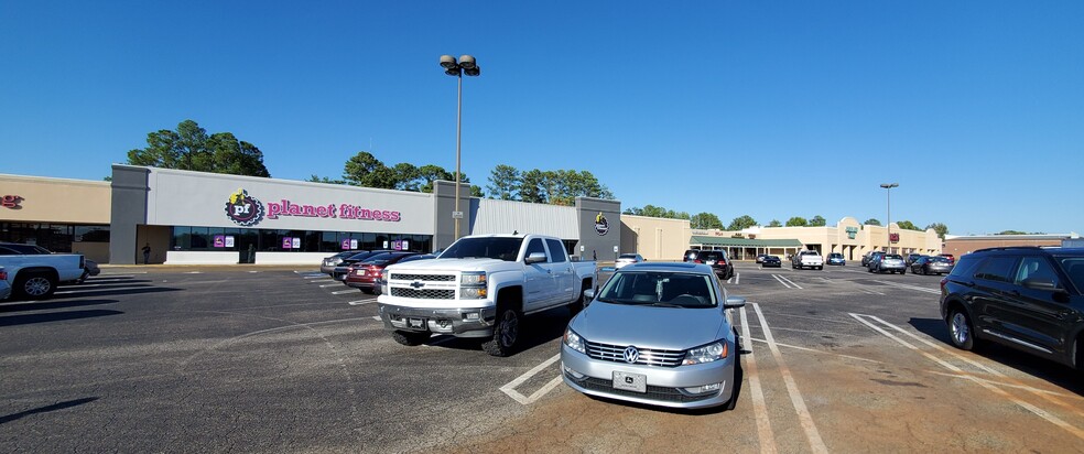 1574 W Government St, Brandon, MS for rent - Building Photo - Image 3 of 3