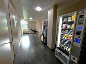Office in Lieusaint to rent Interior Photo- Image 2 of 2