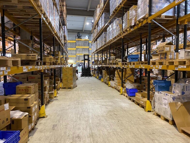 Light Industrial in Gennevilliers to rent - Interior Photo - Image 3 of 8