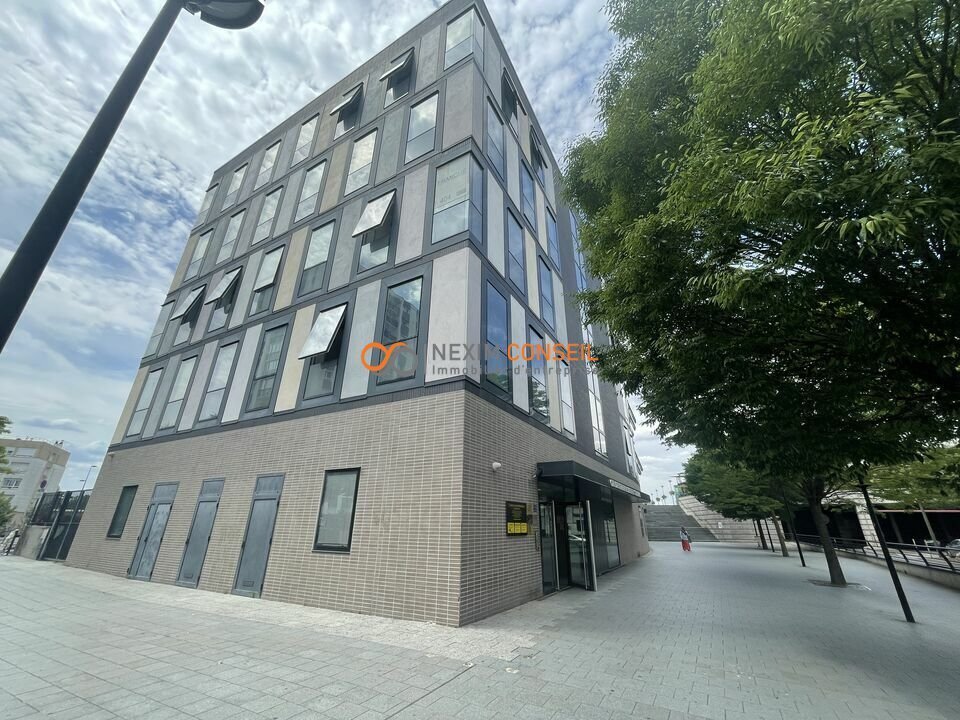 Office in Argenteuil to rent Building Photo- Image 1 of 8