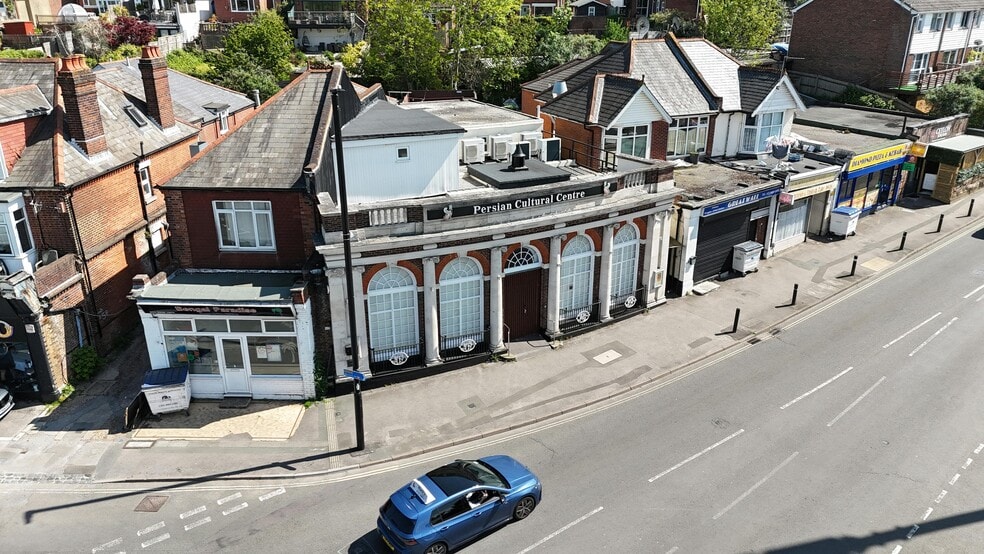 1 Manor Farm Rd, Southampton to rent - Building Photo - Image 1 of 9