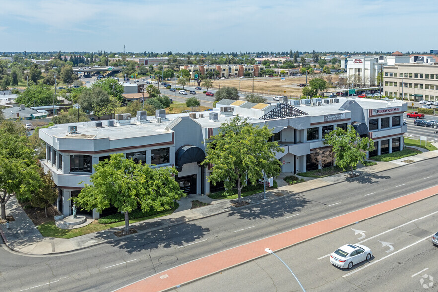 6769 N Fresno St, Fresno, CA for rent - Aerial - Image 3 of 27