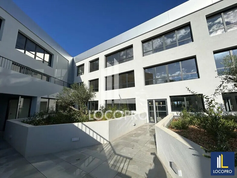 Office in Valbonne to rent - Building Photo - Image 1 of 7